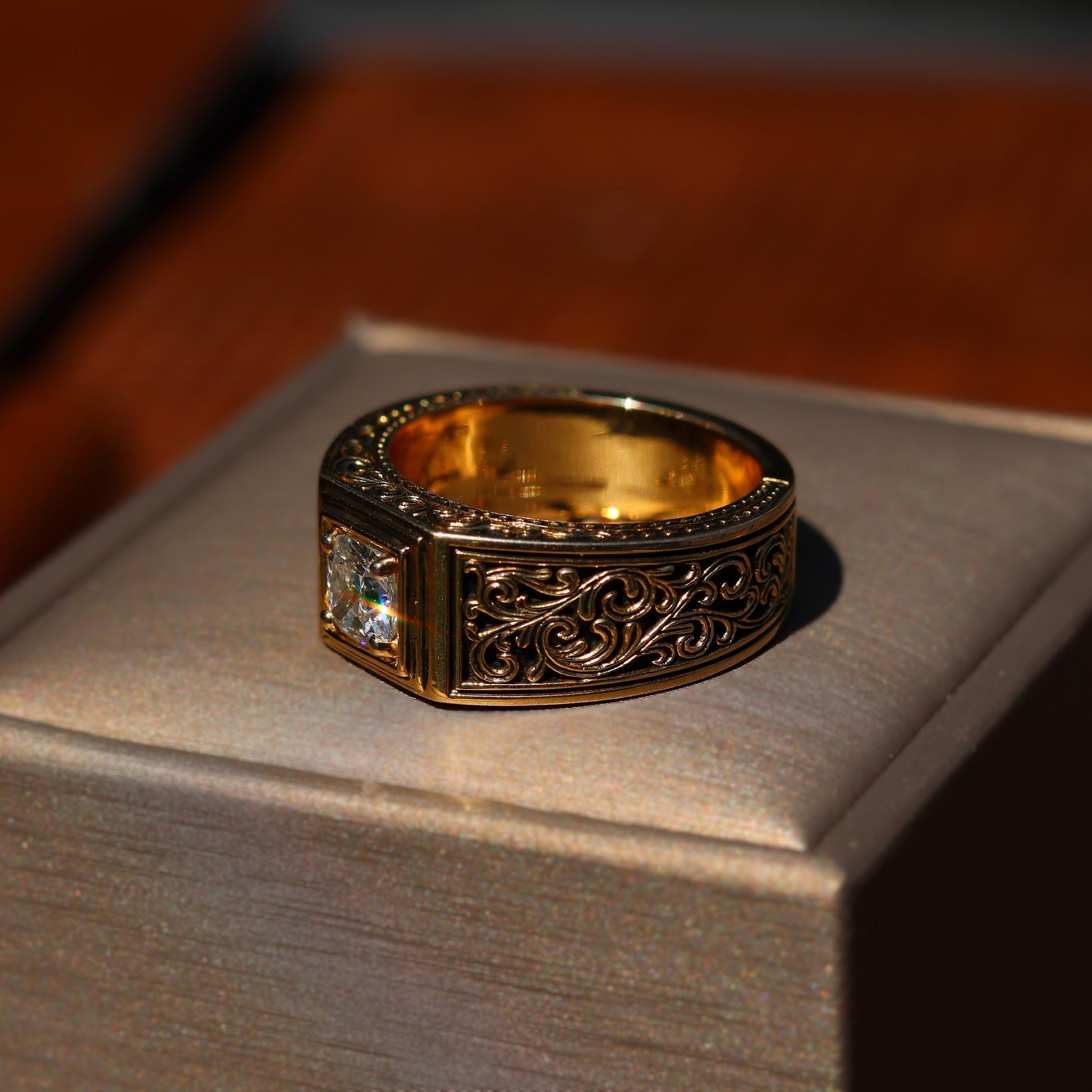 AviNika Jewelry Men's Wedding Band 18k 1ct Lab Diamond Sideview